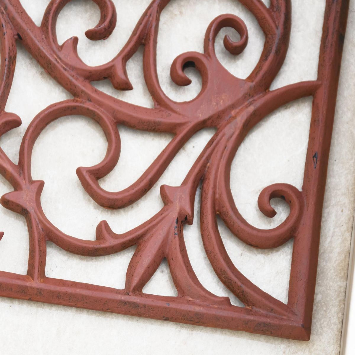 Close-up of the Rustic Finish on the "Belleview" Rectangle Heart Doormat Close-up of the Rustic Finish on the "Belleview" Rectangle Heart Doormat