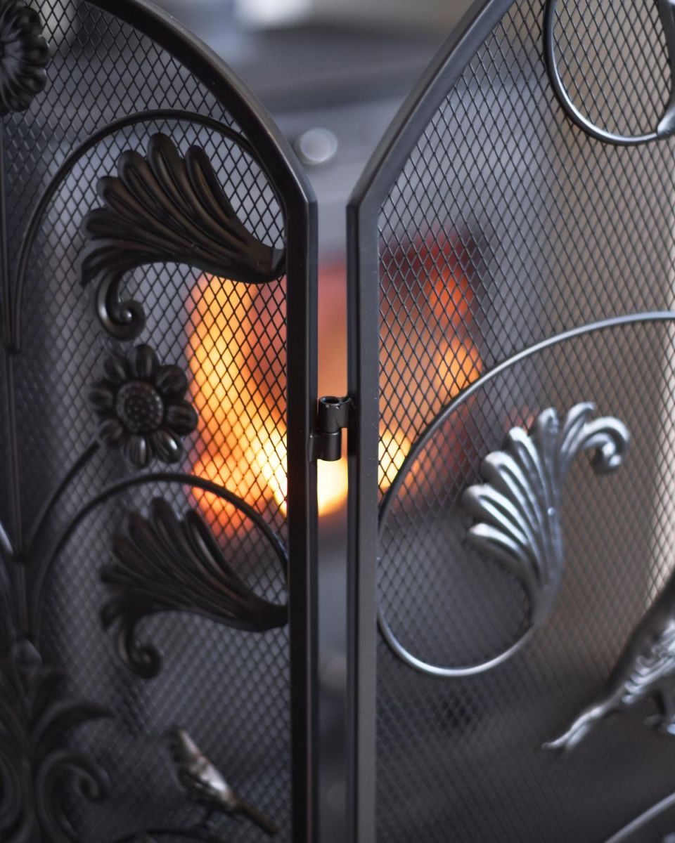 Close-Up of Hinge & Mesh on Black Arched "Birdwatcher" Three Fold Fireguard