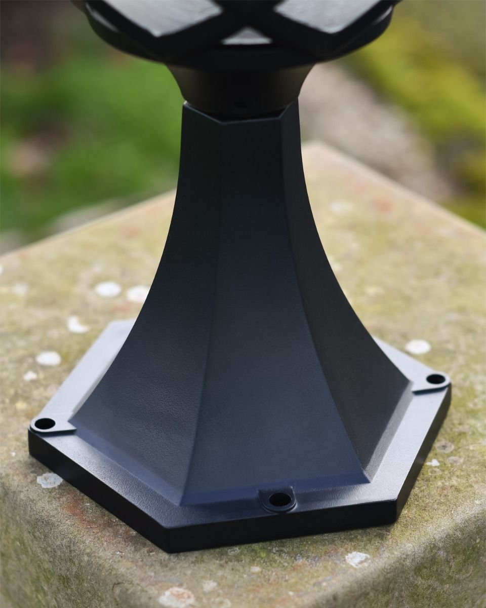 Base on Black Pillar Light In Situ 