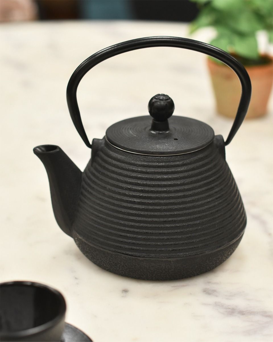 Cast Iron Black "Beehive" Teapot 