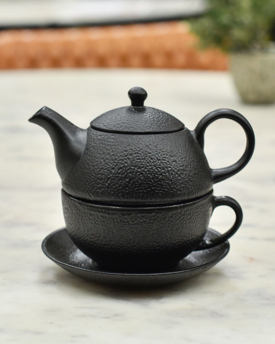 Black Cast Iron "Himeji" Tea Set Black Cast Iron "Himeji" Tea Set