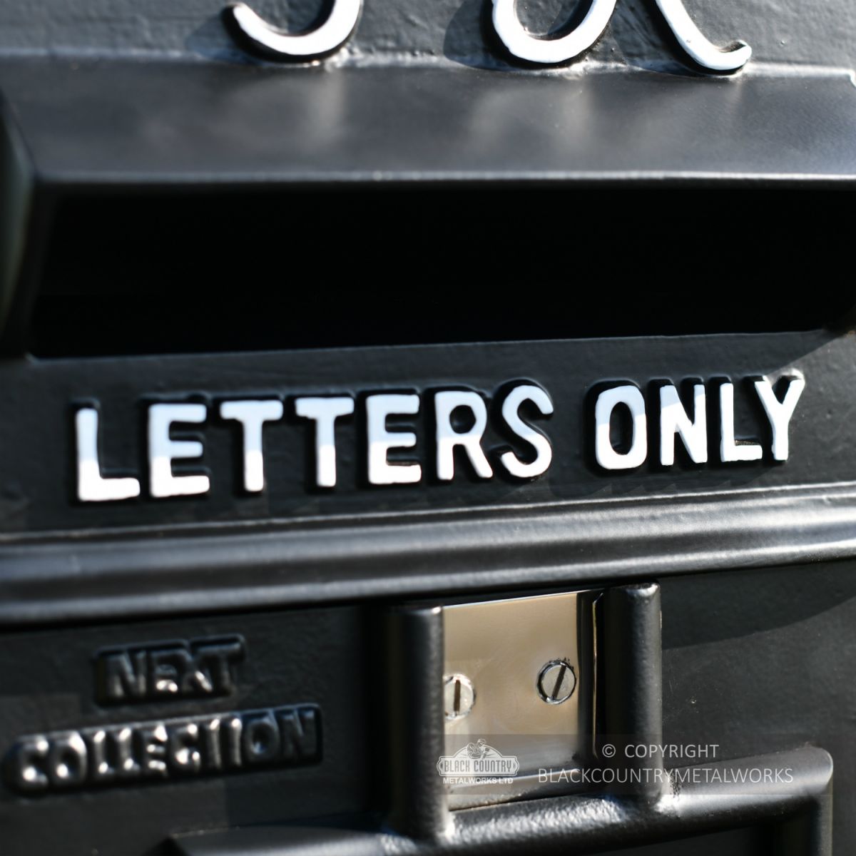 Black Curved Top GR Post Box & Stand Close Up