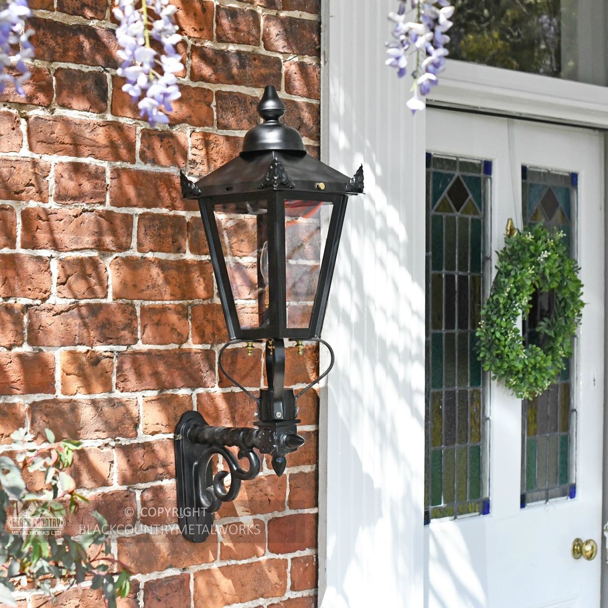Black Exterior Traditional wall lamp