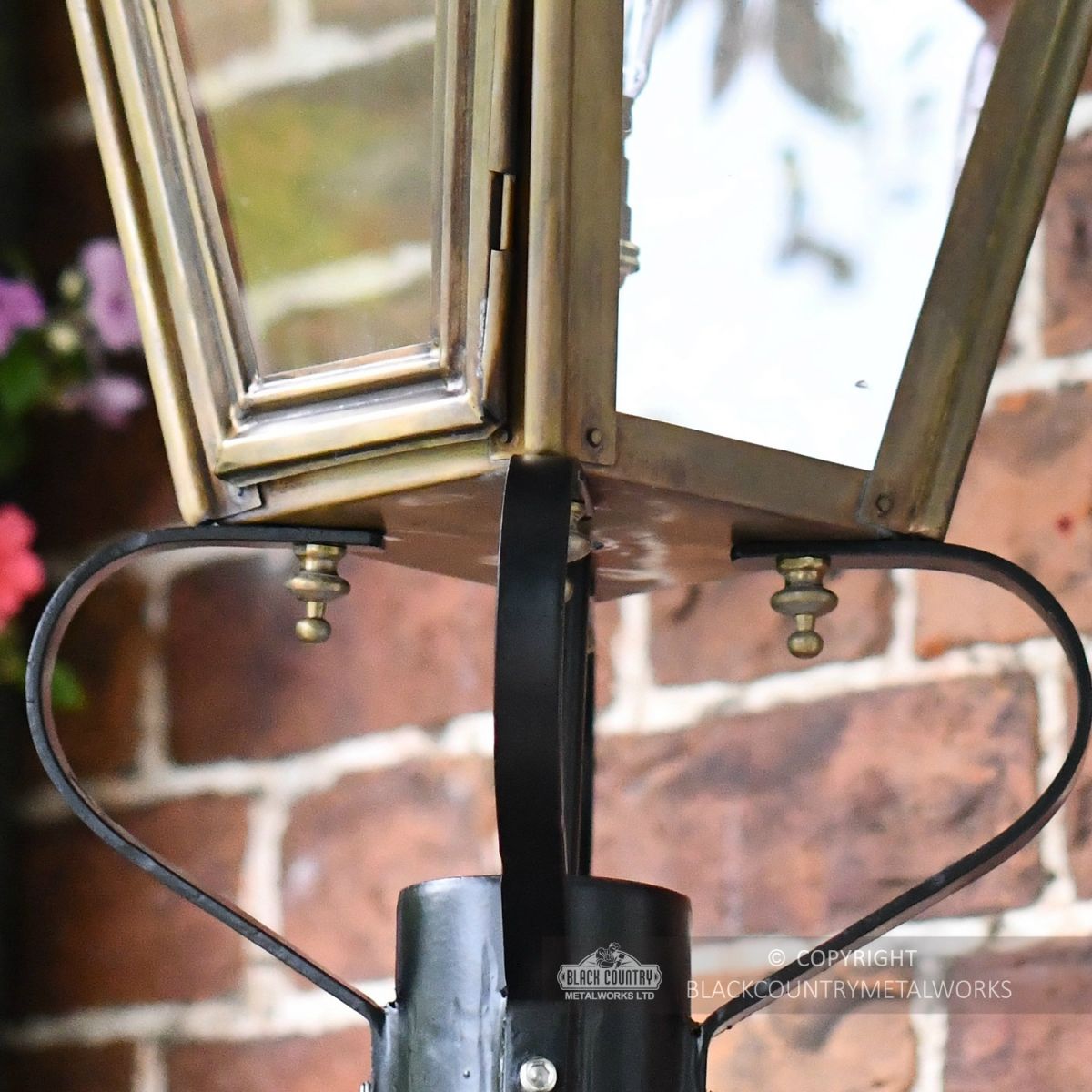 Black frog collar on dorchester wall lantern