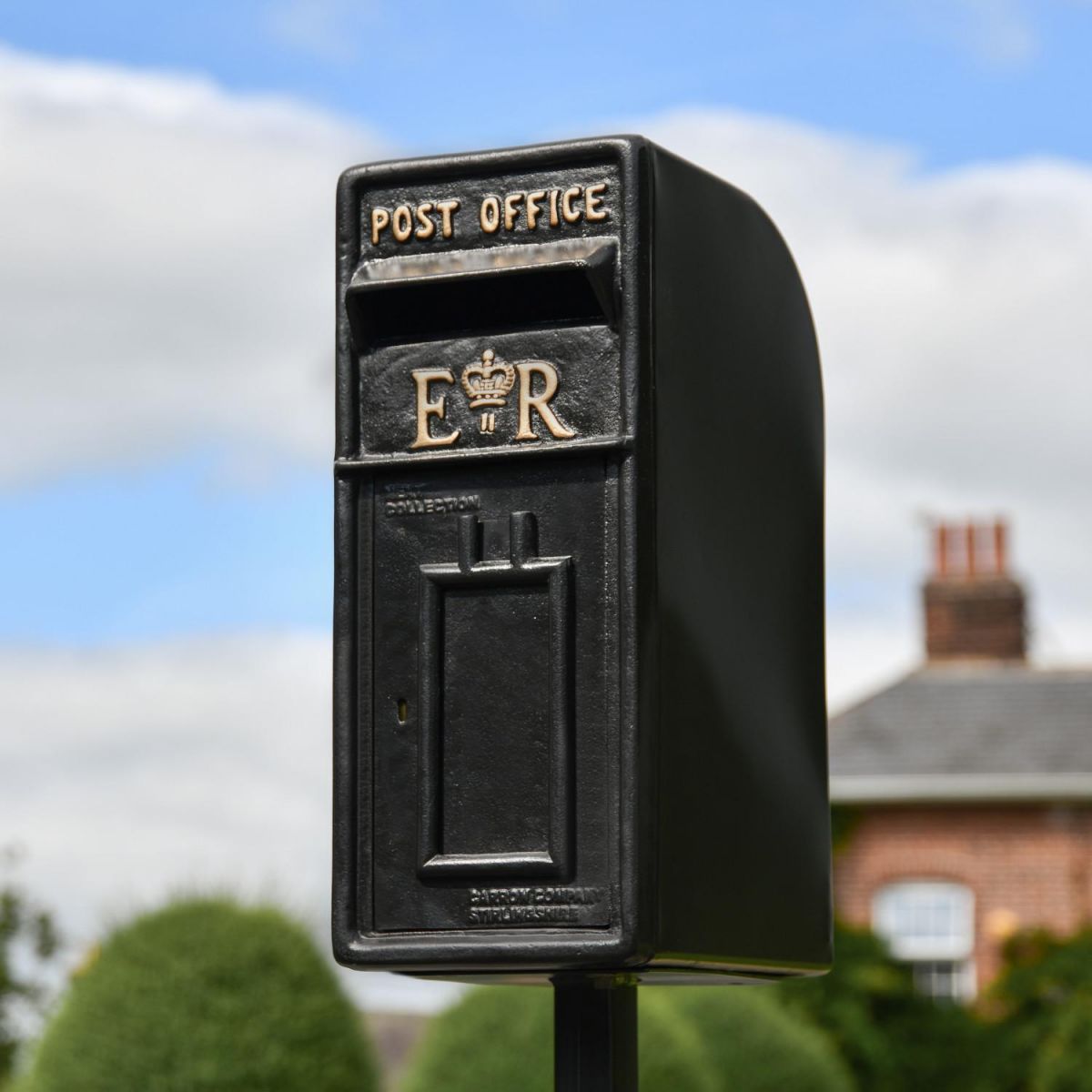 Close-Up of Black & Gold Newland Elizabeth Regina Post Box with Stand Close-Up of Black & Gold Newland Elizabeth Regina Post Box with Stand