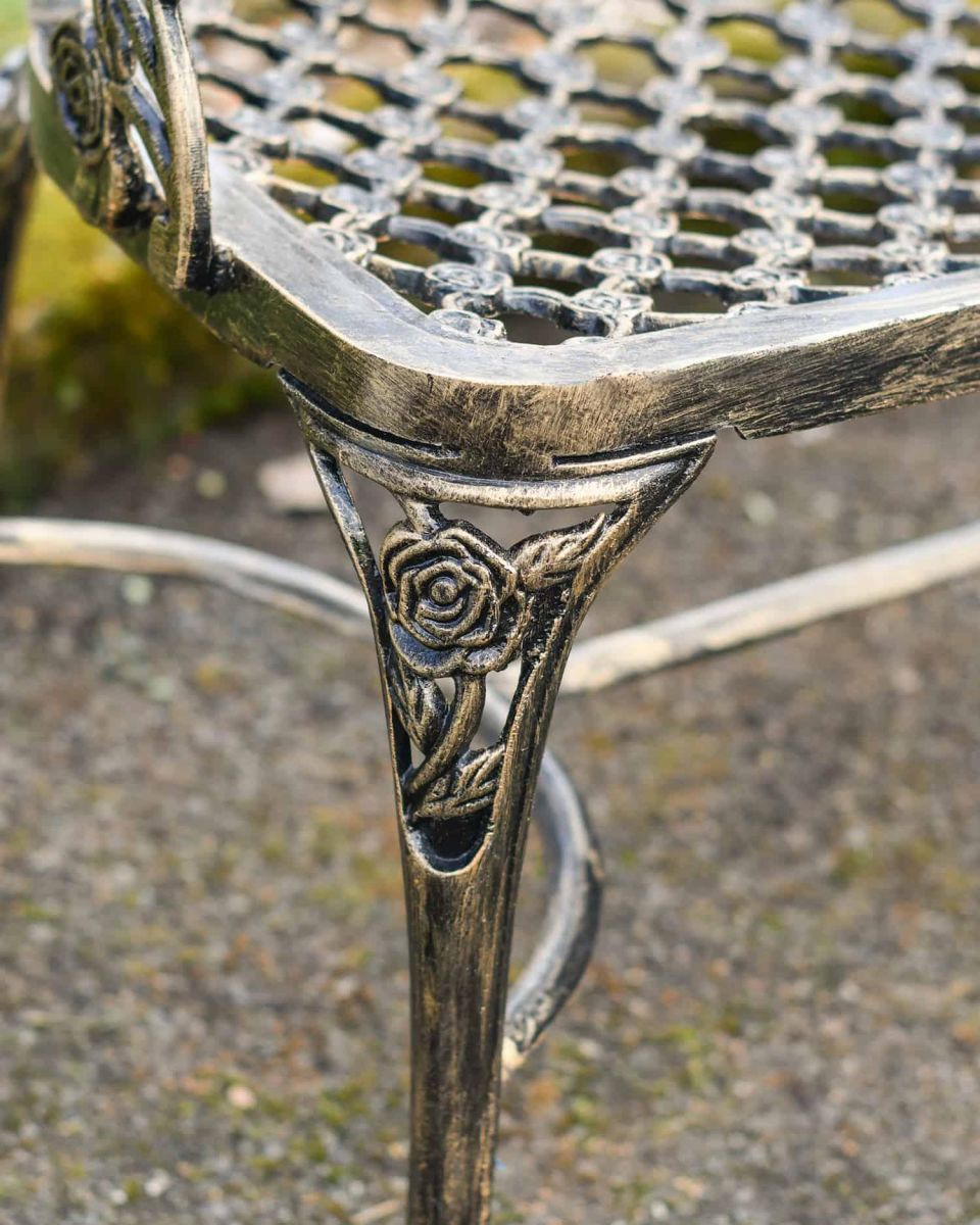 Close-Up of Integral Leg Supports 