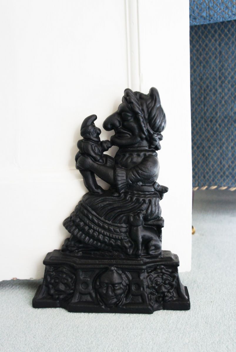 “Mr & Mrs” Punch And Judy Door Stop  “Mr & Mrs” Punch And Judy Door Stop