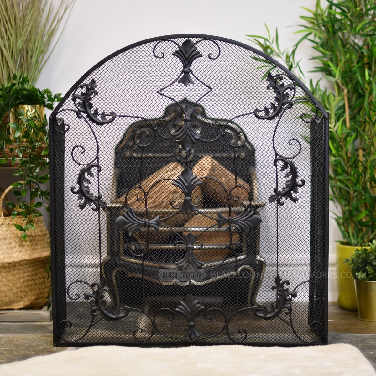 "Pinewhistle" House Fire Guard Finished in Black