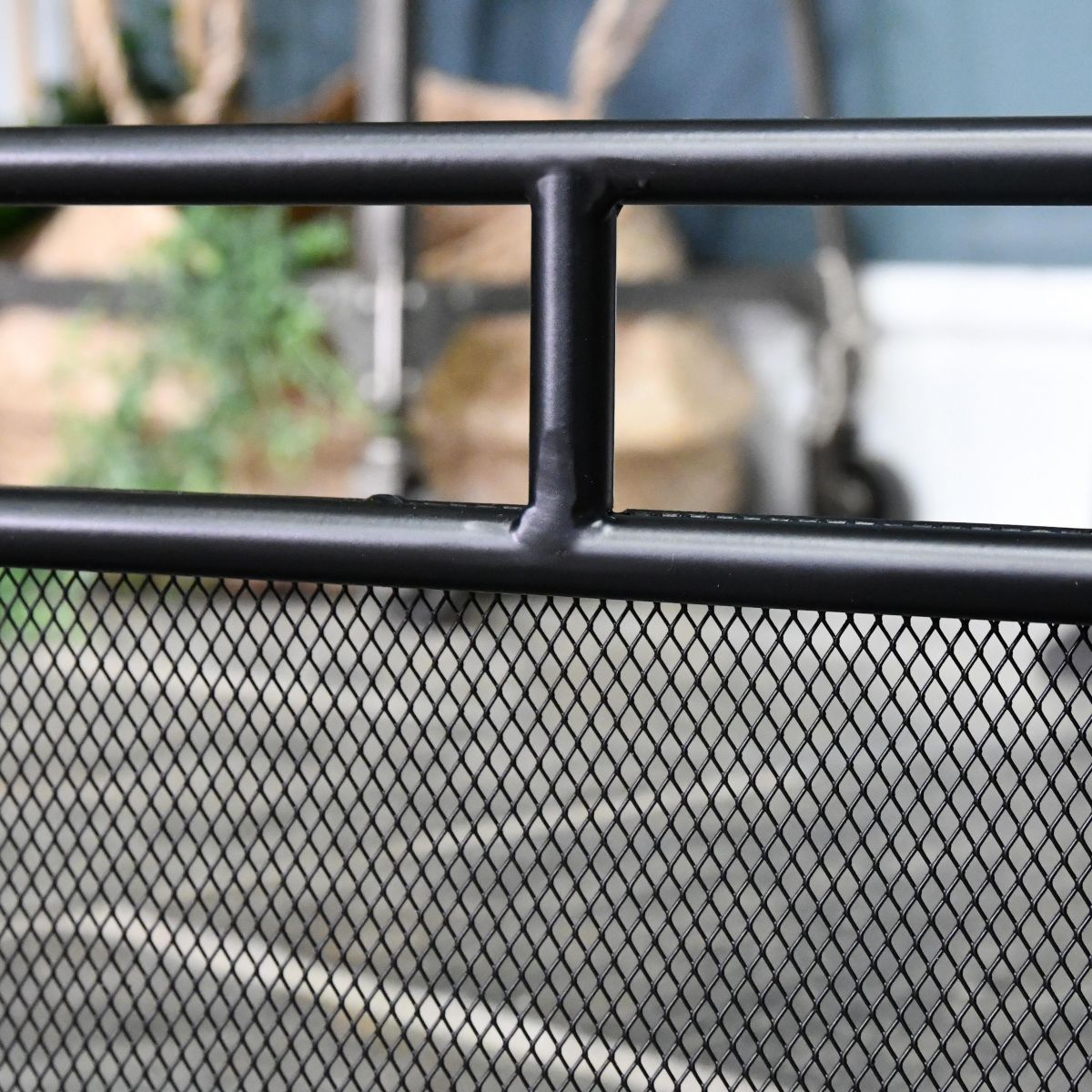 Close-up of the Black Bars on the Fender