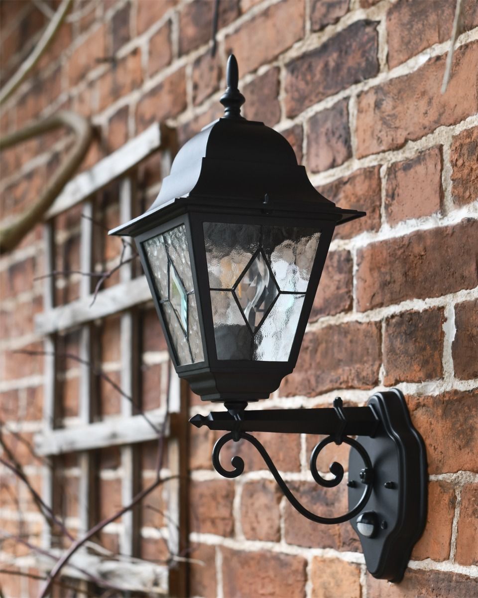 Traditional Wall Lantern With PIR Motion Sensor 