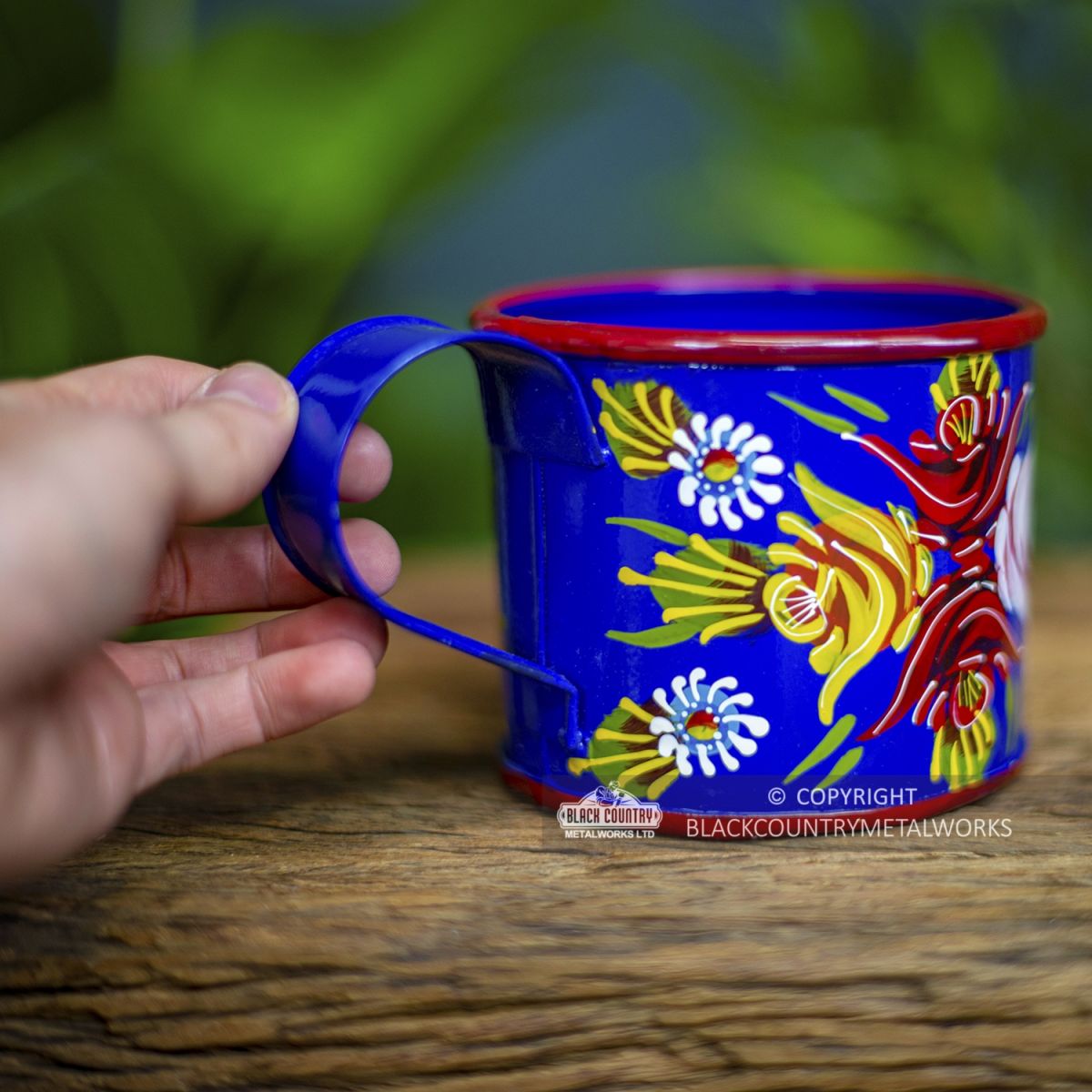 Hand Painted Narrowboat Mug to Scale Hand Painted Narrowboat Mug to Scale