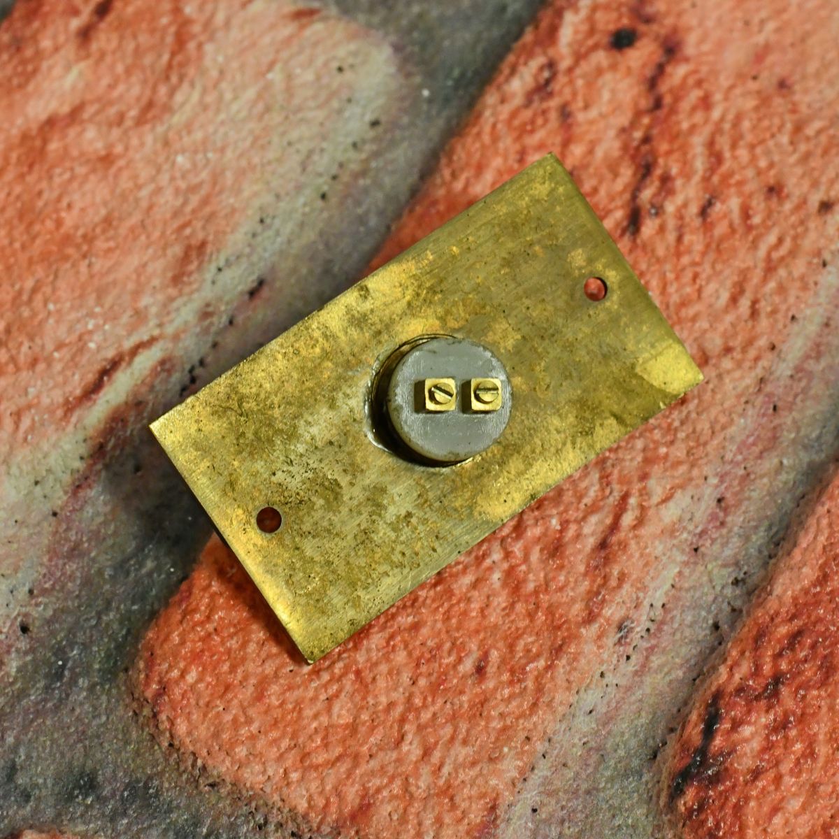 Back of bell push, terminals for wiring Back of bell push, terminals for wiring