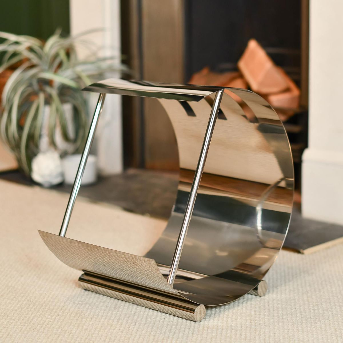 Bright Chrome Moon Log Holder in Situ