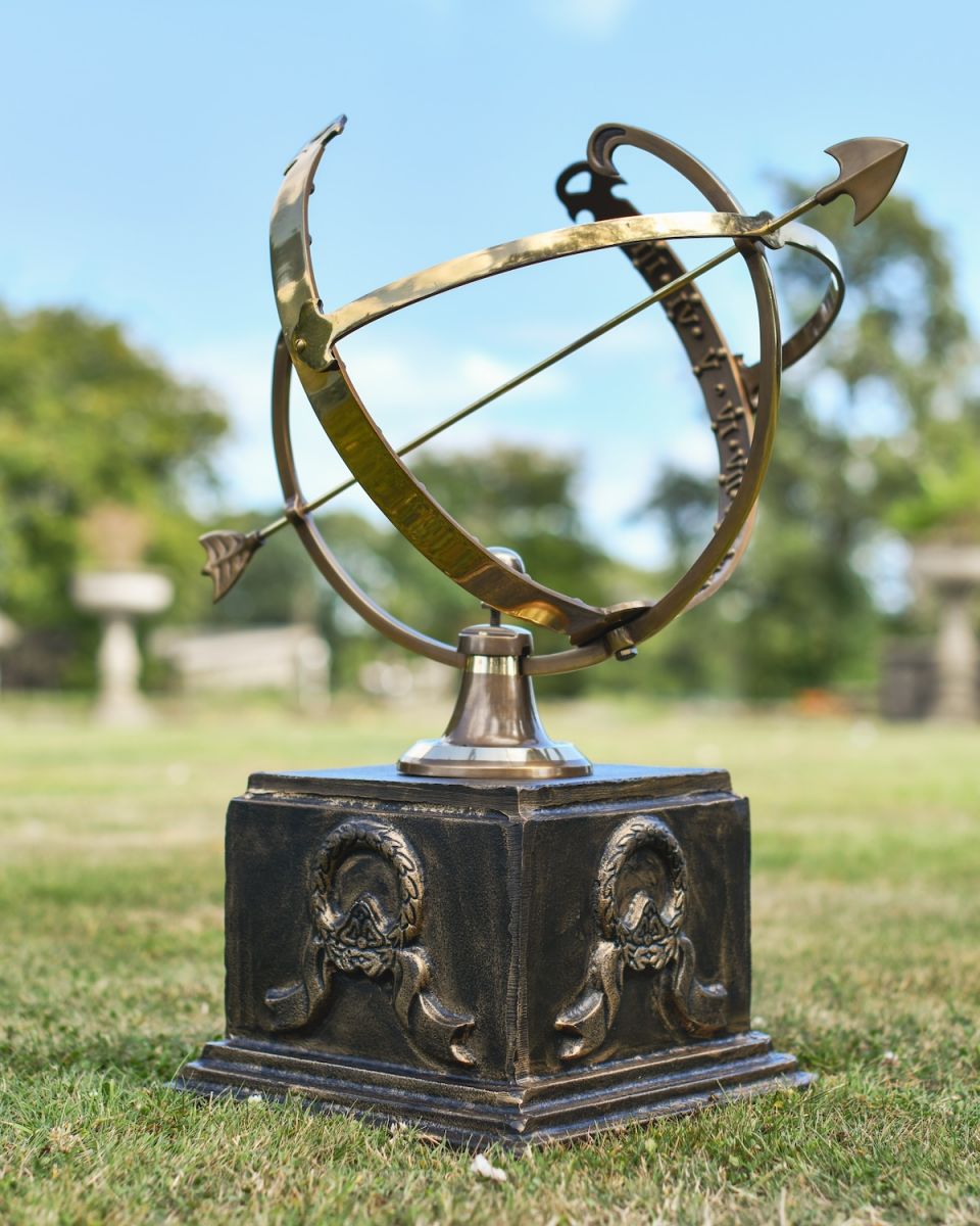 Brushed Gold Wreath Detail Garden Plinth