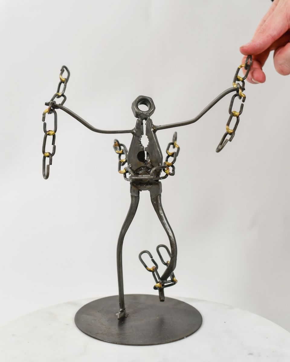 Scale image of scrap metal art sculpture Scale image of scrap metal art sculpture