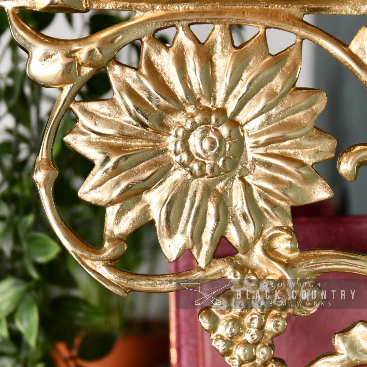 Sunflower Brass Brackets 27 x 21cm Sunflower Brass Brackets 27 x 21cm