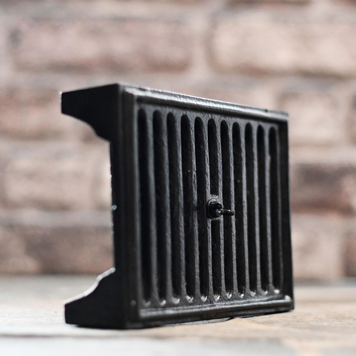 Side View of Cast Iron Adjustable Air Vent - 9" x 6"