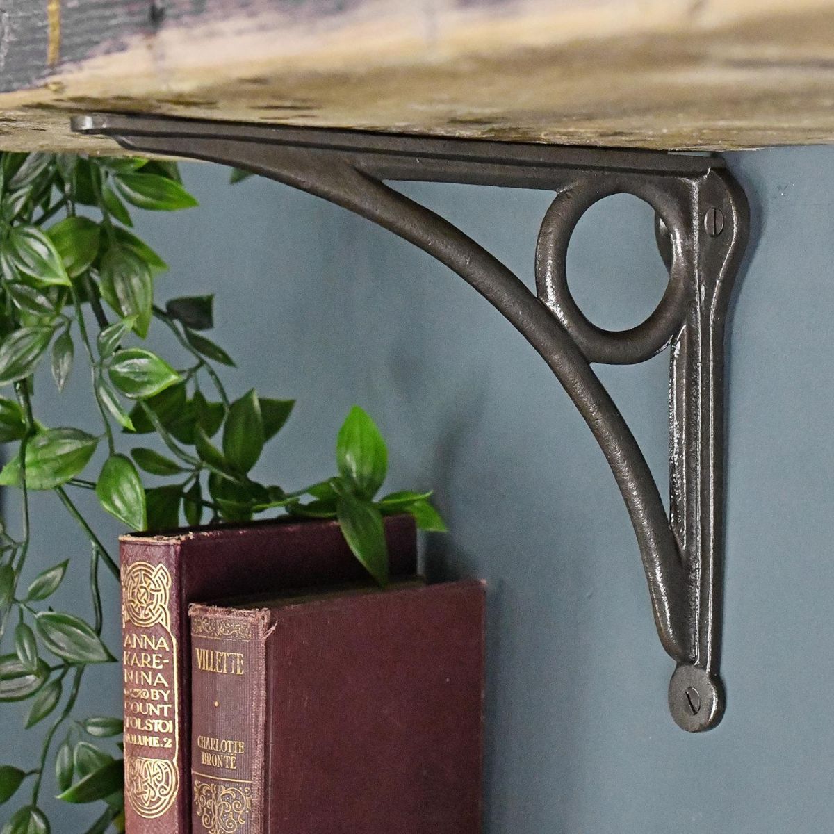 Cast Iron Circle Design Shelf Bracket 16 x 19.5cm