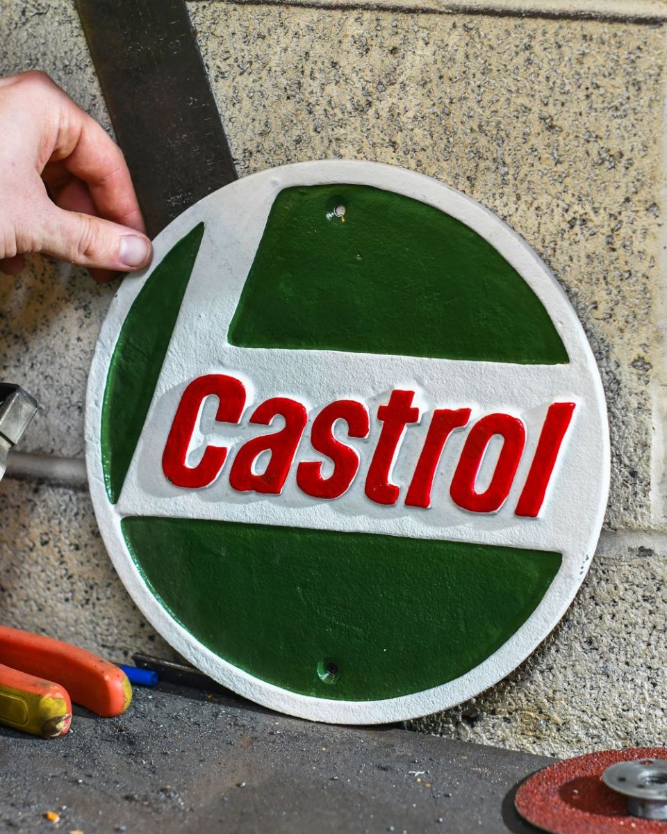 Castrol Oil Classic Vintage Style Cast Iron Sign scale image