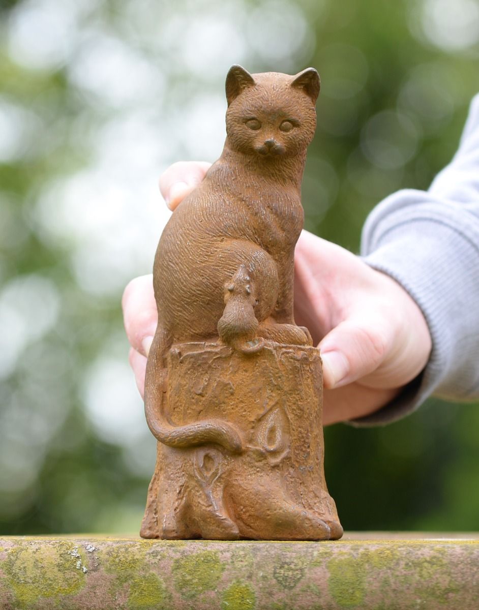 Cast iron Cat Looking at Mouse
