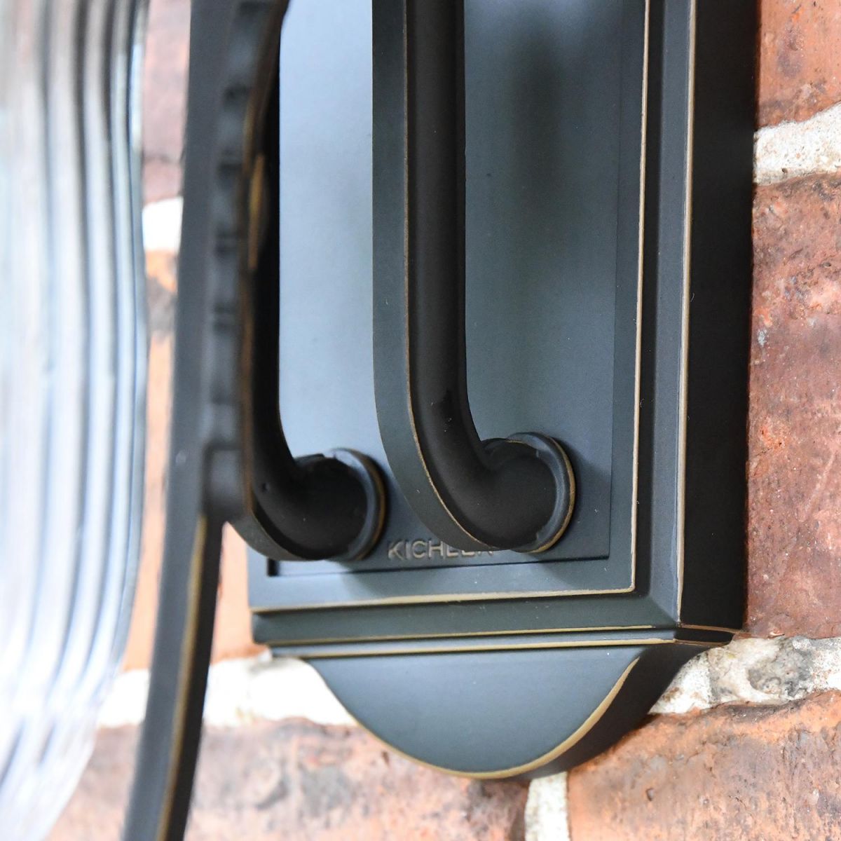 Close-up of the Fixing Plate