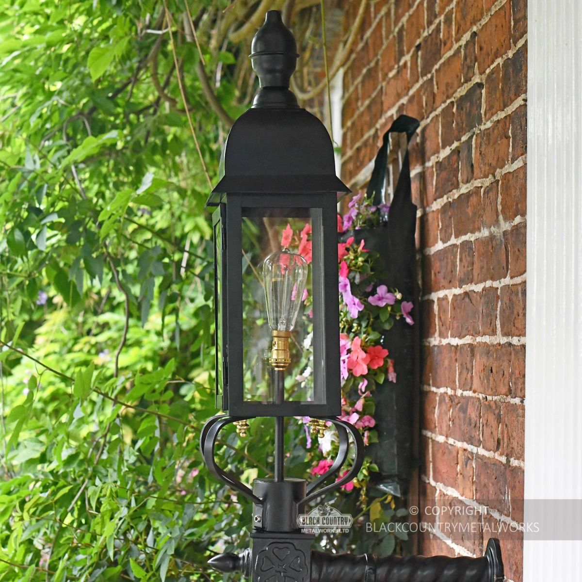 Classic Black Wall Lantern Classic Black Wall Lantern