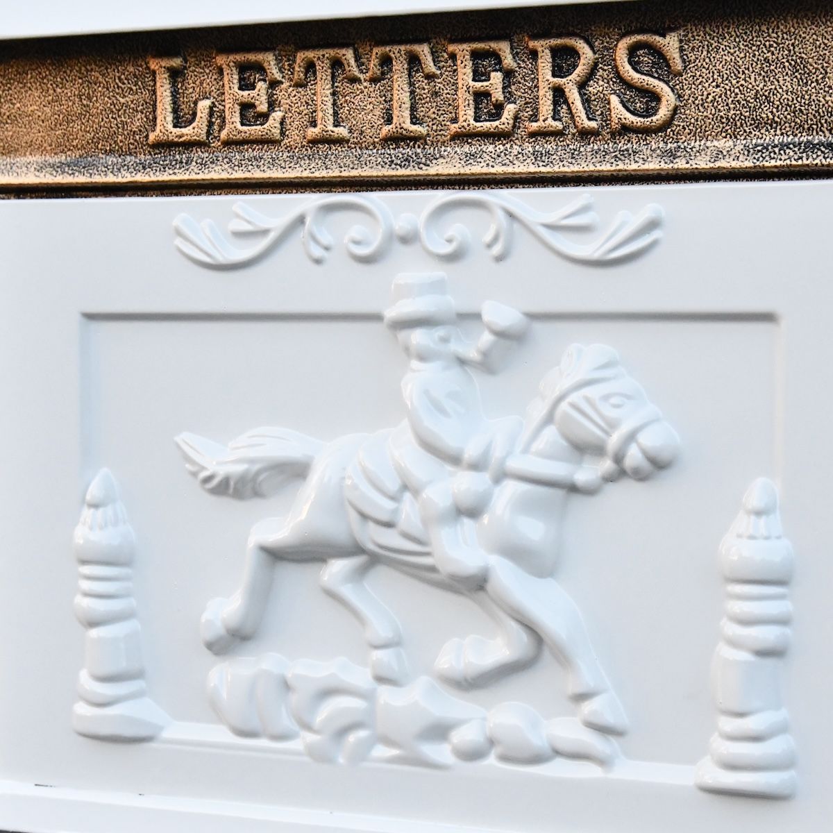 Classic White Freestanding Huntingdon Post Box letterbox and horse detailing