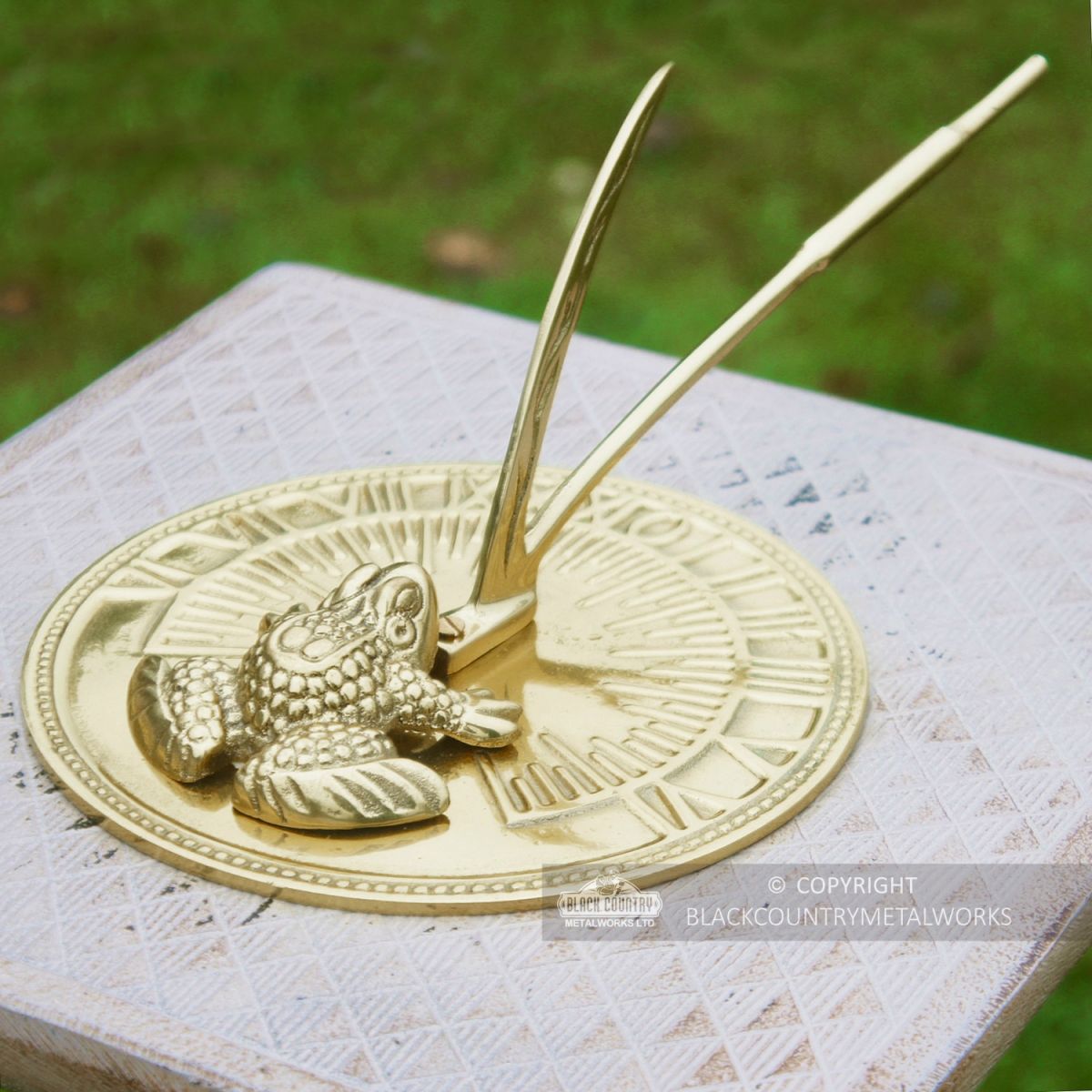 Toad & Bullrush Sundial - 160mm Toad & Bullrush Sundial - 160mm