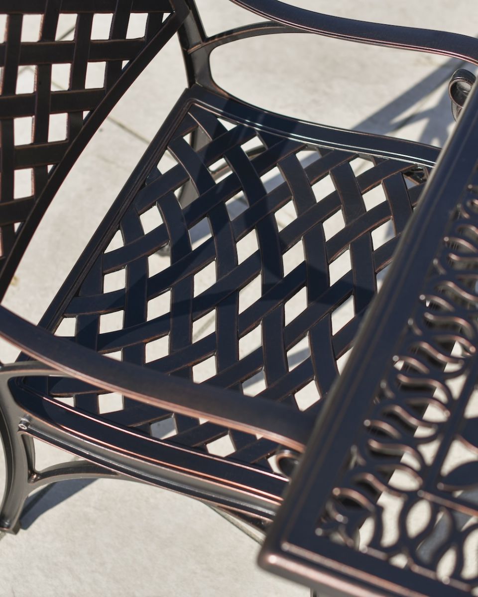 close up of lattice seat detail on aluminium dining set