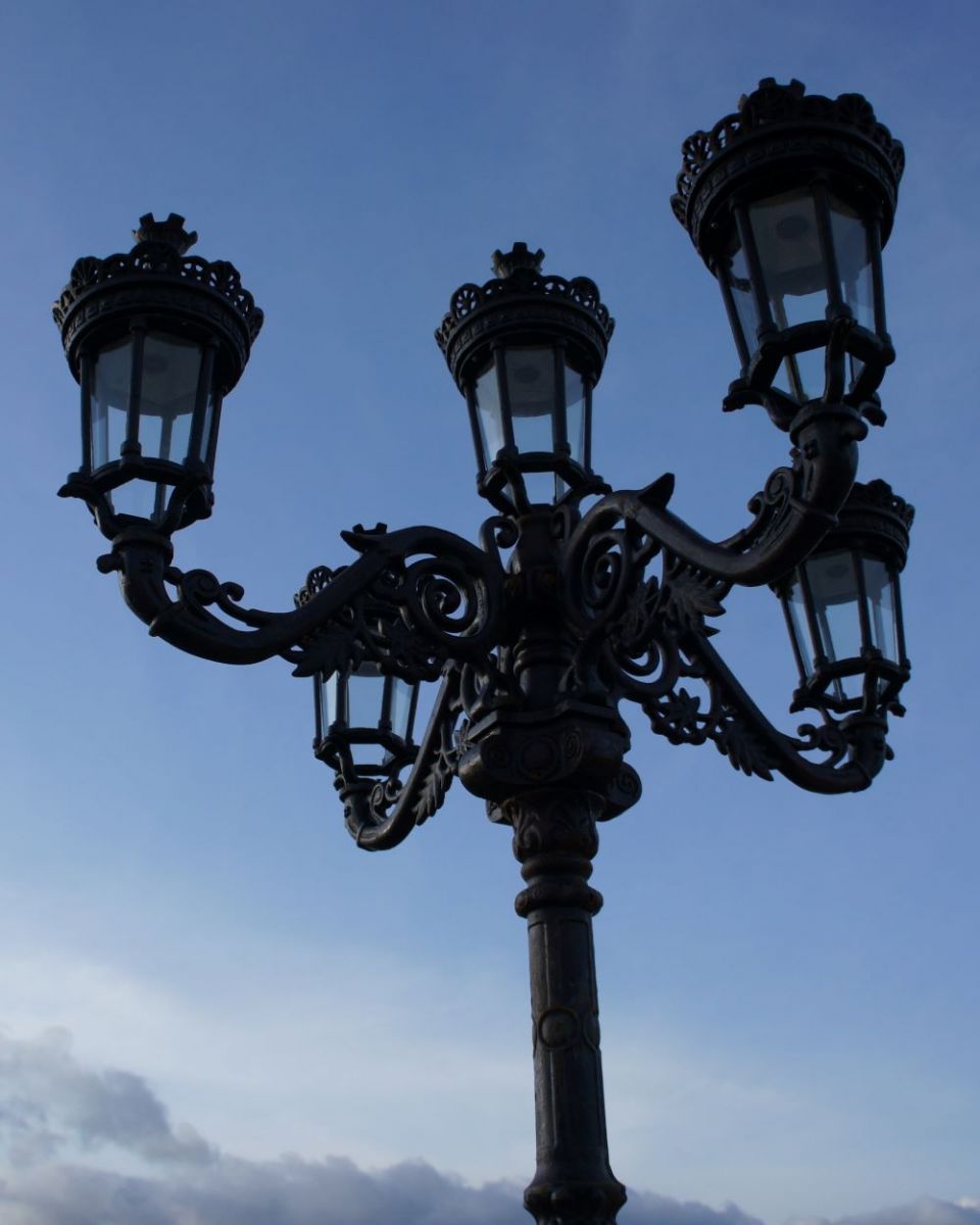 Close up of Royal Colonial Lamp Post lanterns