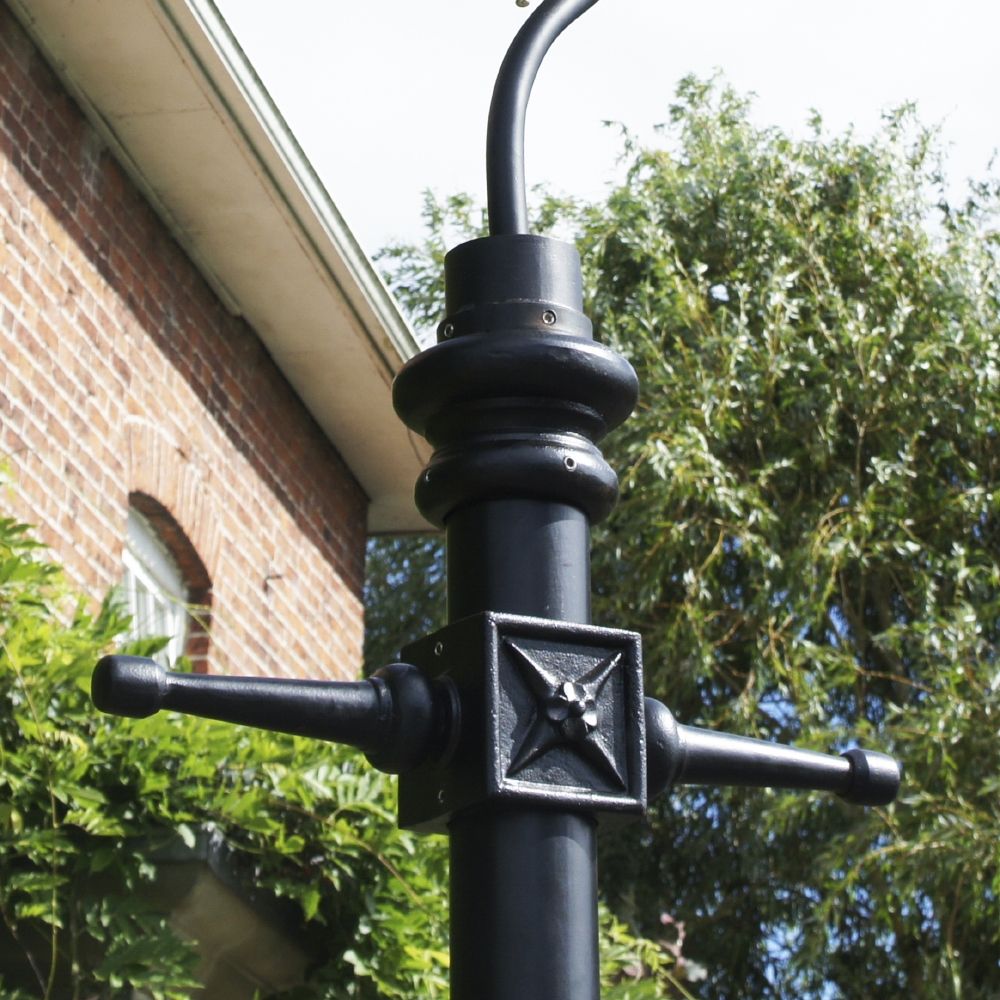 Black Lincoln Swan Neck & Lamp Post - 2.9m Black Lincoln Swan Neck & Lamp Post - 2.9m