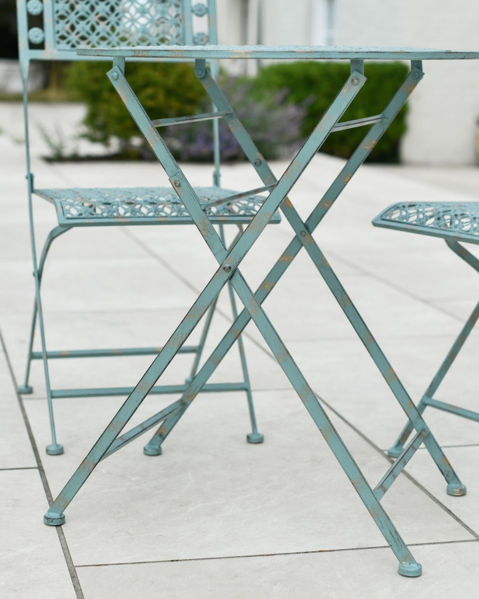 Close up of table leg detail on patio table and chairs set