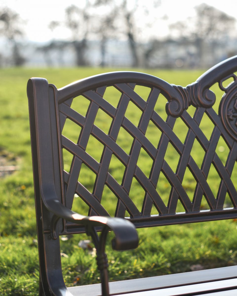 Lattice Design On The Snowshill Garden Bench
