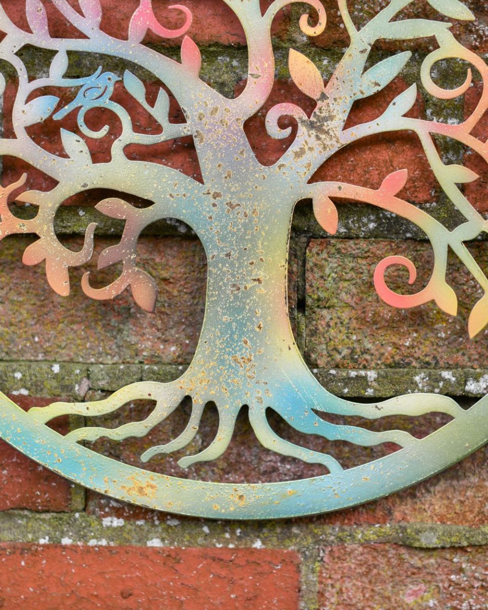 Close up of tree trunk 