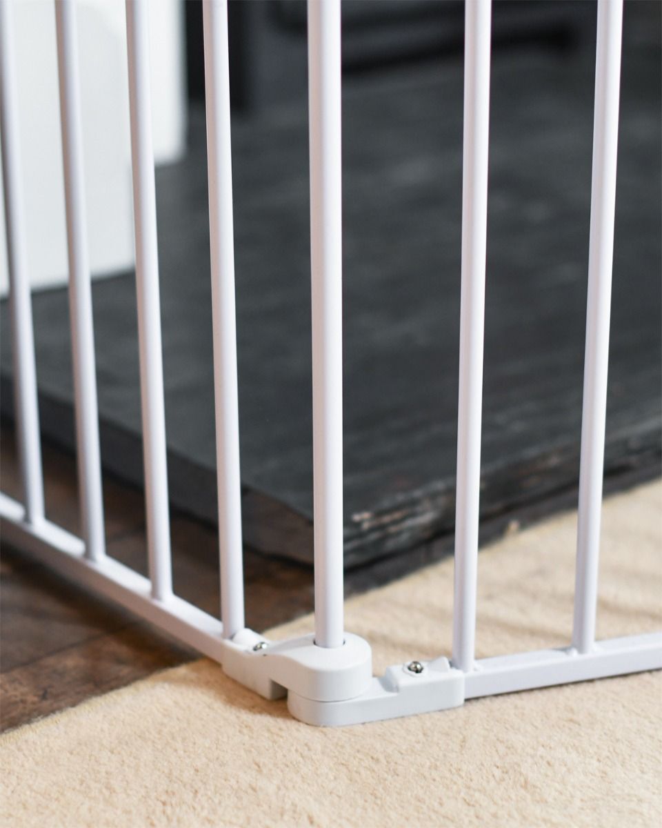 Interlocking Bars on Child Guard Conforms to Safety Standard - EN1930:2011 Interlocking Bars on Child Guard Conforms to Safety Standard - EN1930:2011