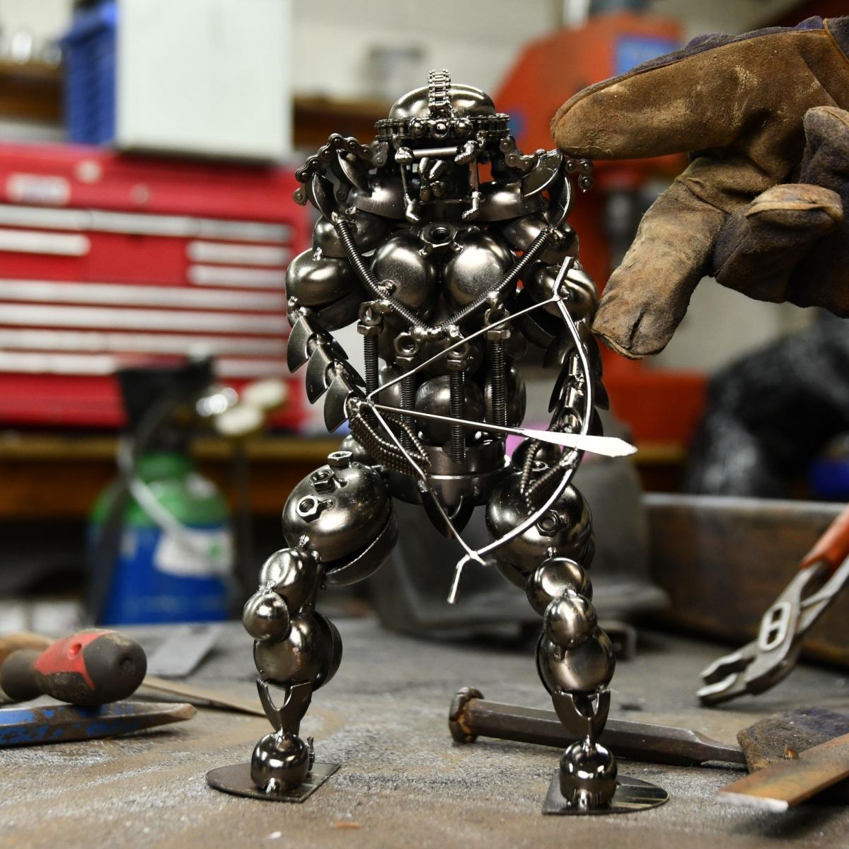 Predator Metal Model- Large  Predator Metal Model- Large