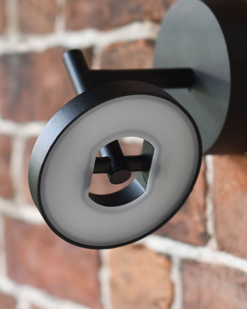 Close Up of Adjusted Halo Diffuser 