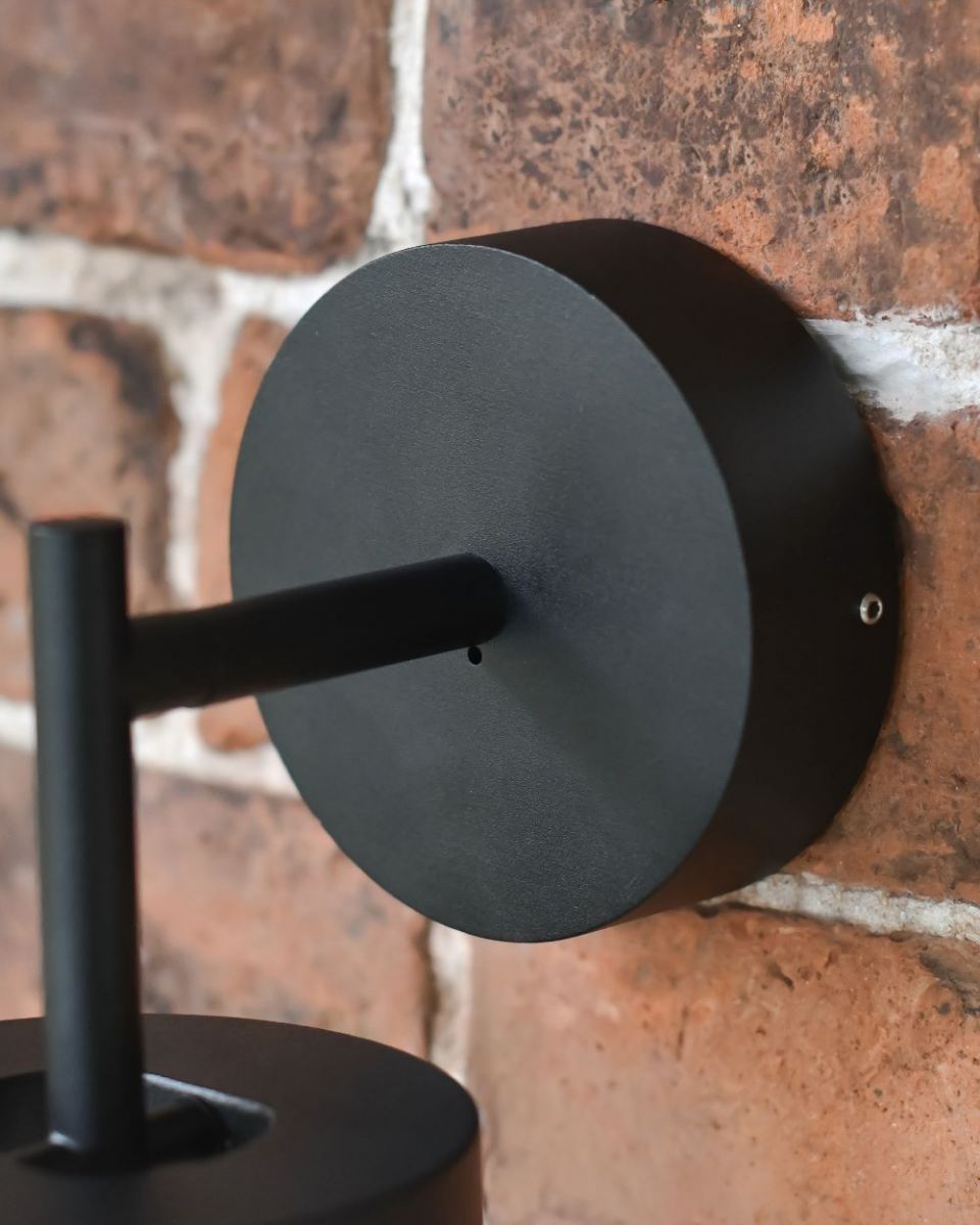 Close up of Bracket and Back Plate