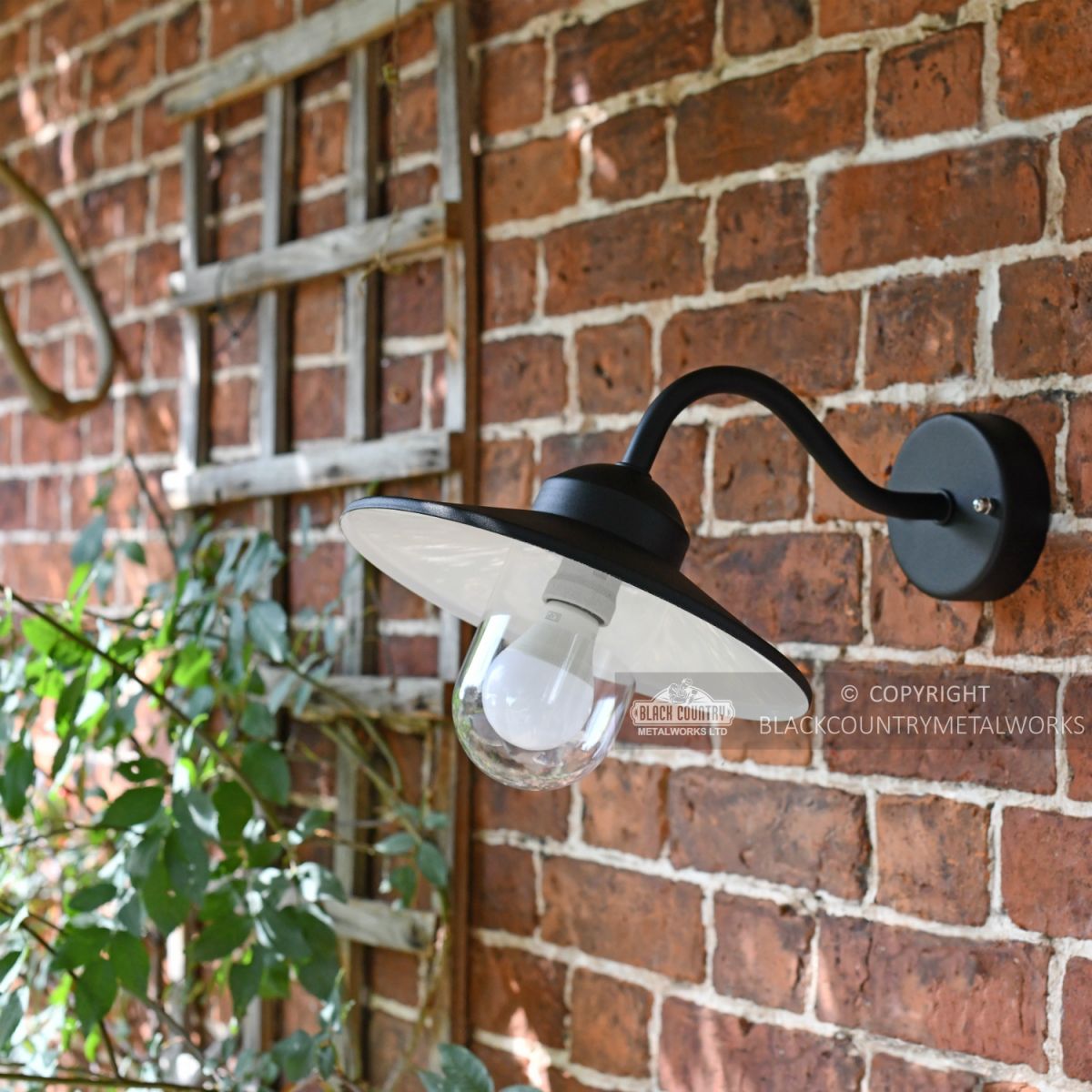 Contemporary Barn Yard Outdoor Wall Lantern