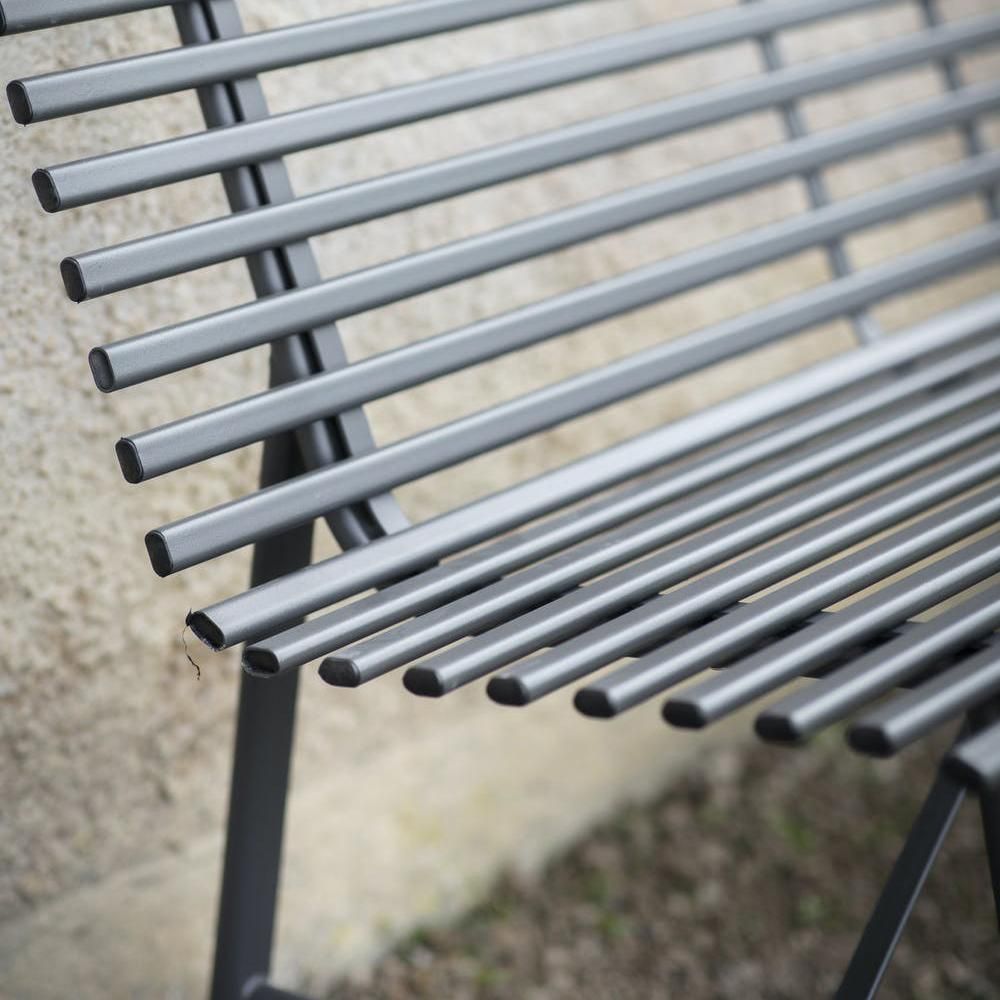 Metal slates on the Contemporary Foldable Park Bench