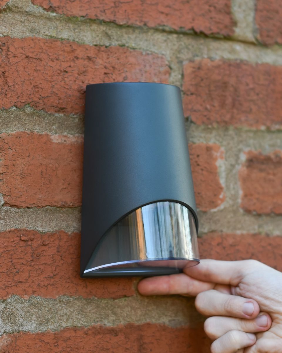 Hedsor contemporary light fitting To scale