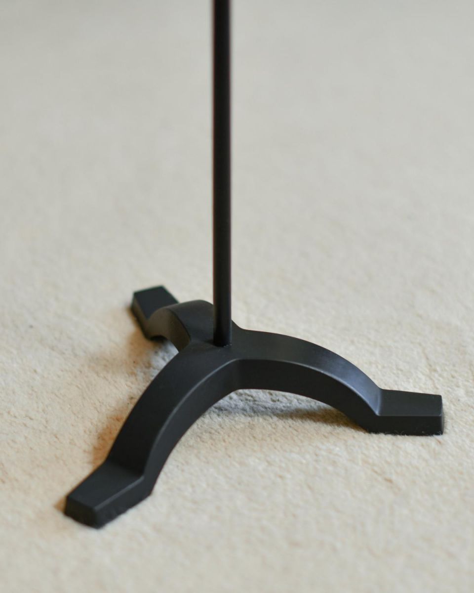 Close-Up of Freestanding Base Close-Up of Freestanding Base