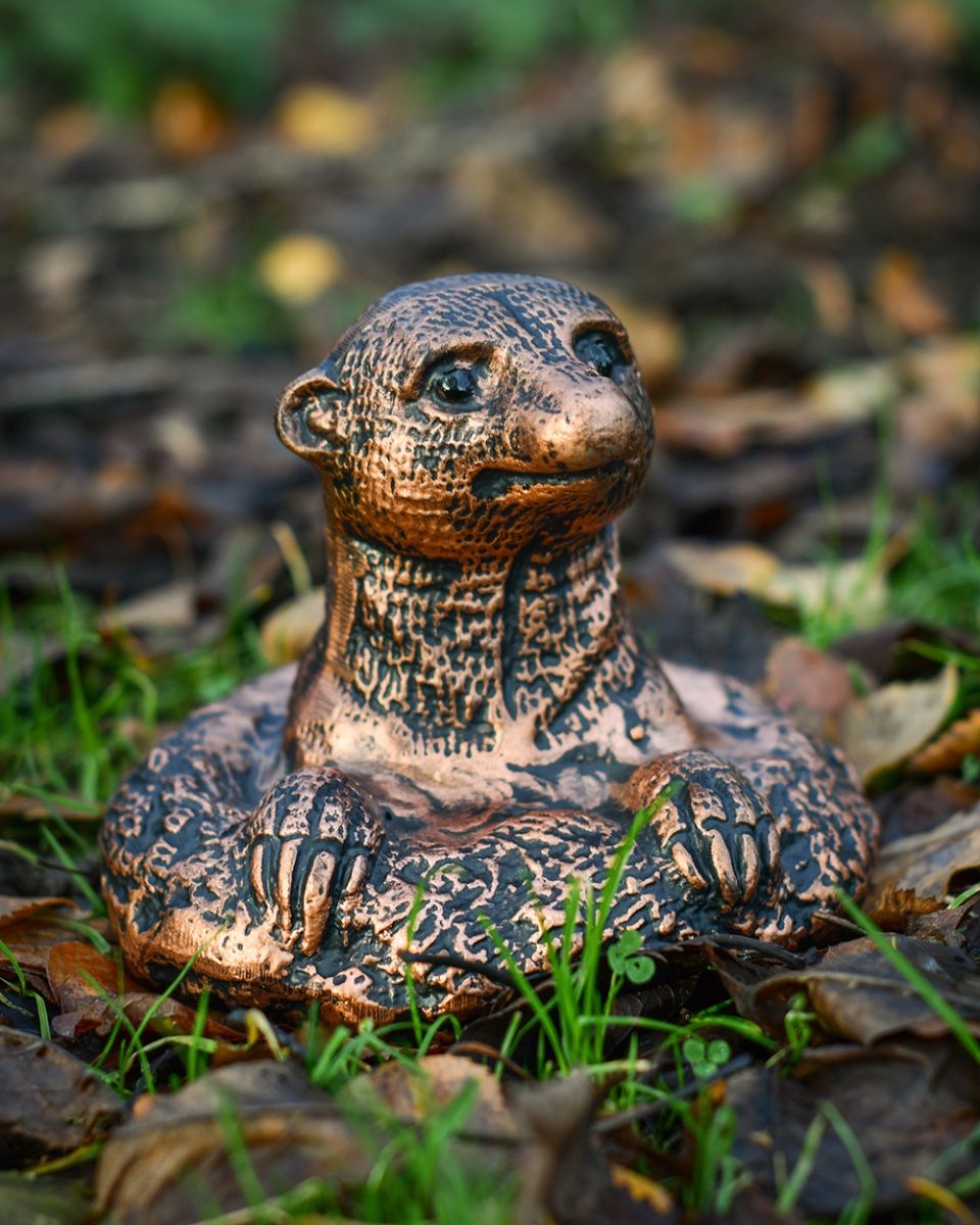 Copper Cast Aluminium Peeking Meerkat Garden Sculpture