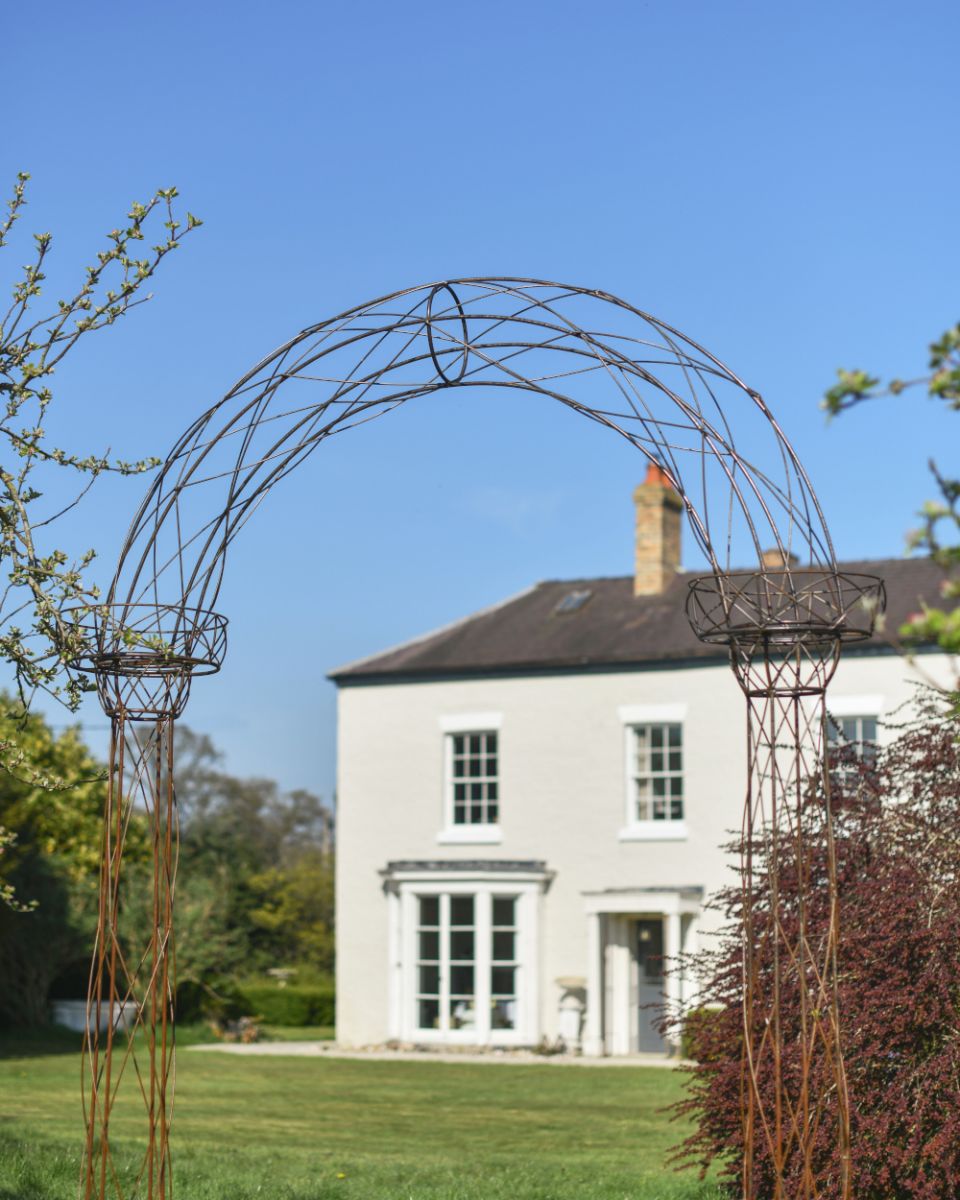 Close-up of the Top of the "Alauna" Natural Lacquer Rose Arch