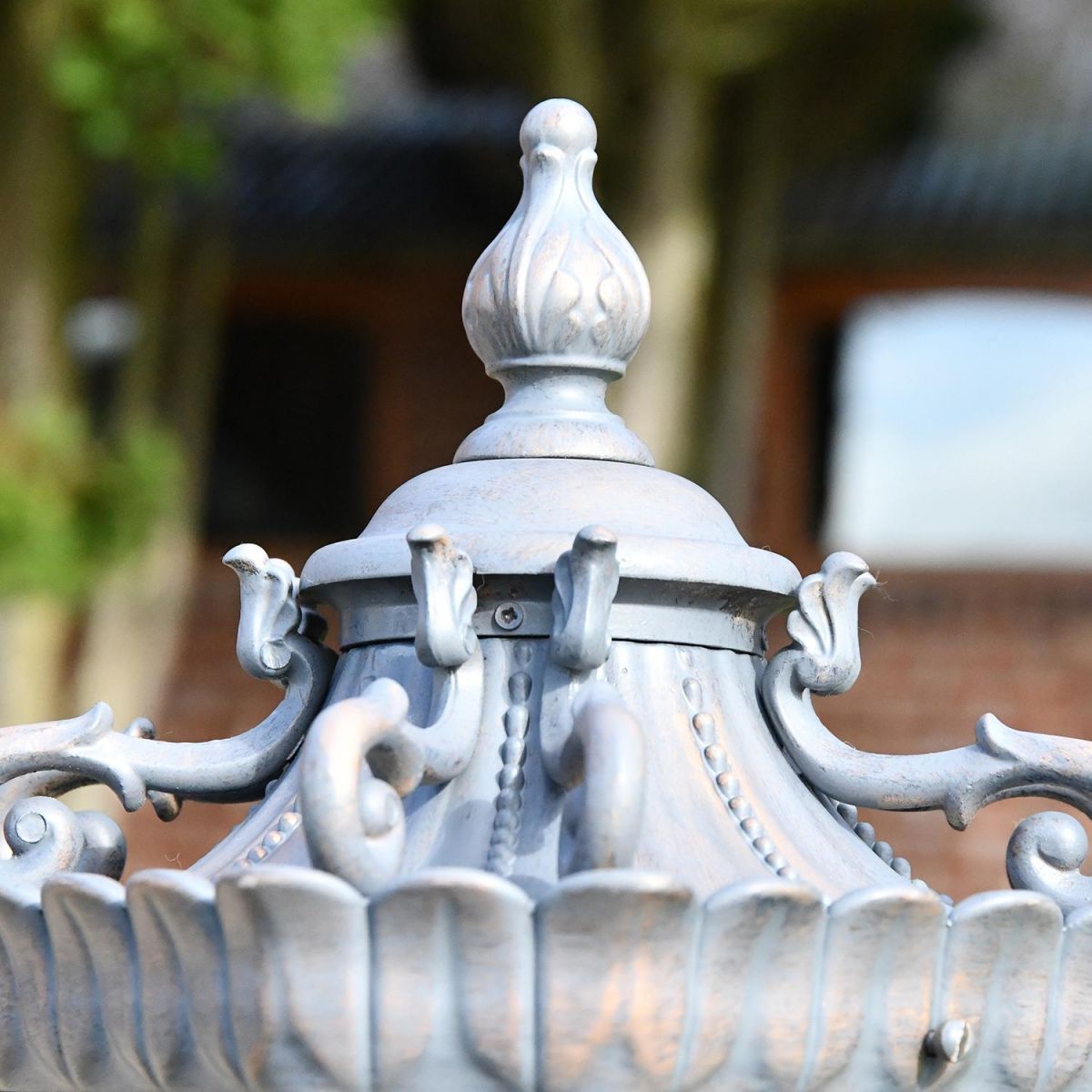 Ornate Finial on the "Cotswold" Grand Ornate Gold Pillar Light