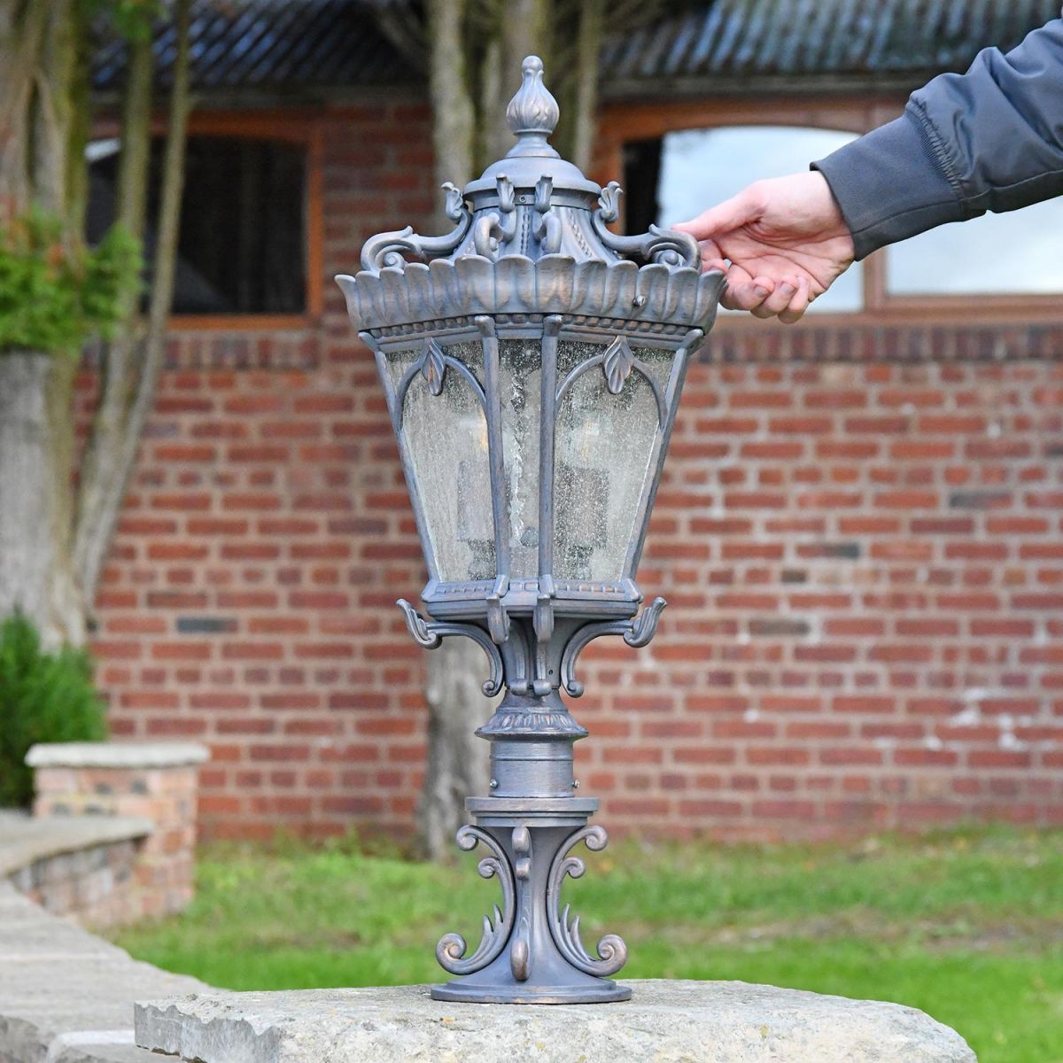 "Cotswold" Grand Ornate Gold Pillar Light to Scale