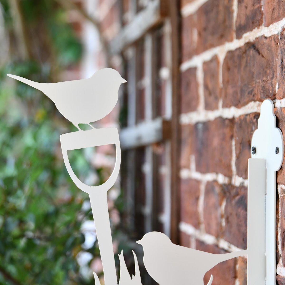 Close-up of the Robin Design on the Bracket