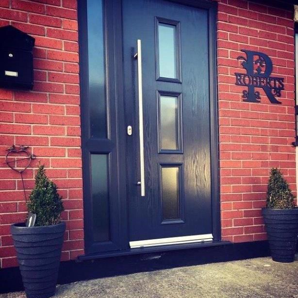 Customer Photo of the Monogram Letter R in Situ