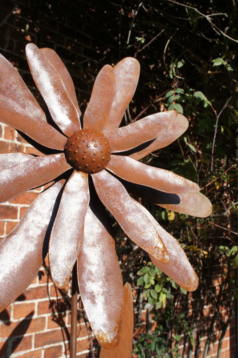 Rustic Daisy Metal Garden Flower Support