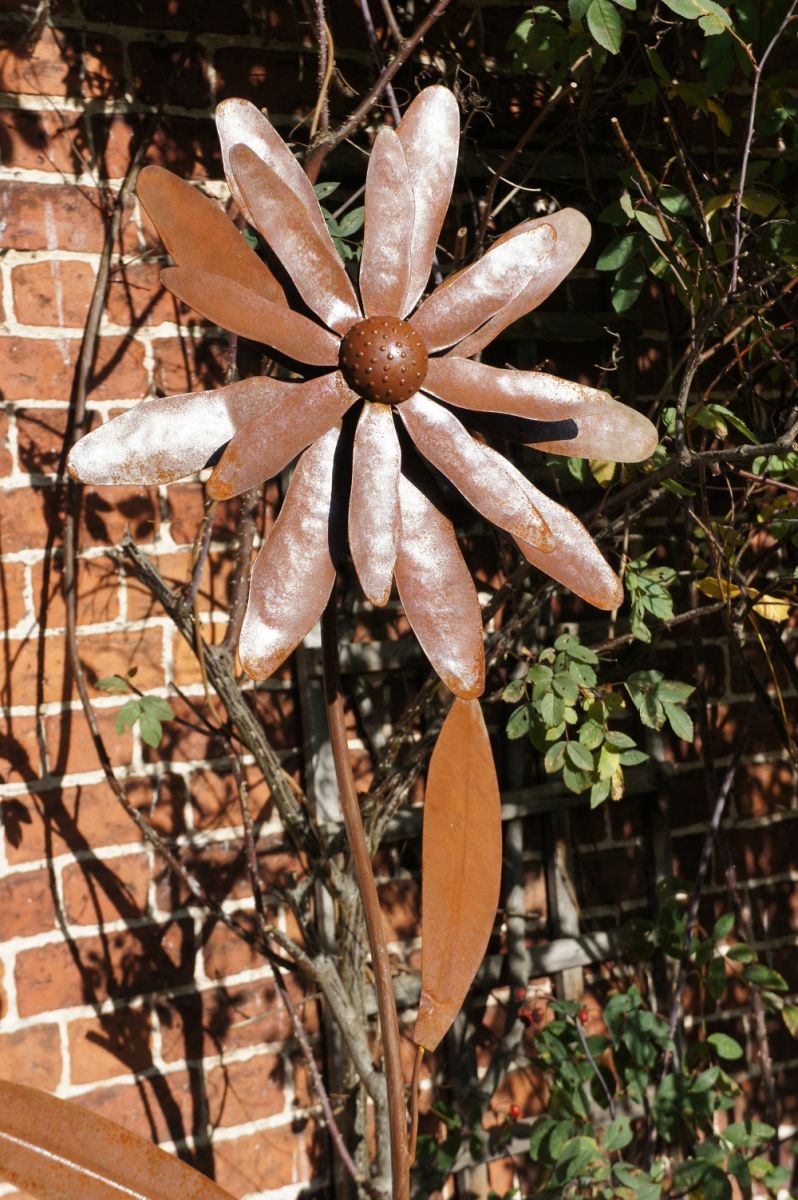 Rustic Daisy Metal Garden Flower Support